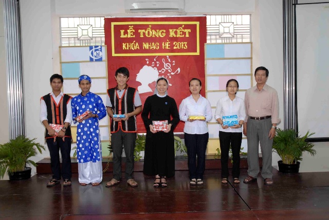 LỄ TỔNG KẾT KHÓA NHẠC HÈ 7- 2013 - 26